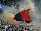 Харьковские болельщики готовят к пятничному матчу красно-черные флаги