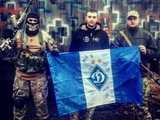 Бойцы АТО получили флаг «Динамо» с автографами игроков команды (ФОТО)
