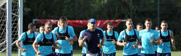 «Динамо» прибуло до Румунії, де почало підготовку до матчу-відповіді з «Арісом»