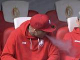 «Антверпен» відсторонив Найнгголана від основної команди. Футболіст курив на лаві запасних перед матчем (ФОТО)
