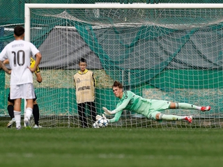 Украинский вратарь «Реала U-19» отразил пенальти в своем дебютном матче в Юношеской лиге УЕФА (ВИДЕО)