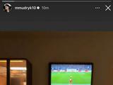 Мудрик смотрел матч Евро-2024 с девушкой: в сети подозревают, что она россиянка (ФОТО)