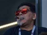 Марадона в открытую курил на матче ЧМ-2018 и оскорбил корейских фанатов расистским жестом (ФОТО)