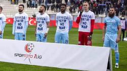 Турецкий футболист отказался надеть футболку с призывом остановить войну в Украине и объяснил свое решение