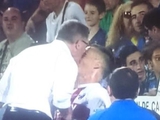 В Испании тренер ударил своего же футболиста головой в лицо после замены (ВИДЕО)