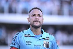 Батько Неймара: «Як ви думаєте, він порвав хрестоподібні зв’язки, бо грав у покер?»