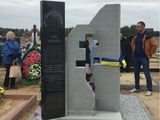 В Беларуси поставили памятник бойцу АТО  "Тарасу".