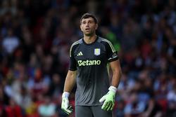 Manchester United agrees to contract terms with Emiliano Martinez