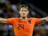 Netherlands striker: 'Messi didn't shake my hand, he pushed it away'