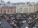 Eine Konstruktion mit einem von der Euro 2012 übrig gebliebenen Fußball soll in Kiew entfernt werden