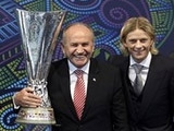 "Зенит" передал Стамбулу Кубок УЕФА