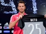 «Ювентус» объявил о подписании контракта с Нето