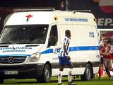 ВИДЕО: Футболисты «Порту» и «Браги» толкали машину скорой помощи, заглохшую на поле во время матча Кубка Португалии