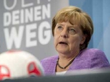 Ангела Меркель призвала не скрывать, что в футбол играют геи