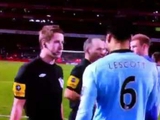 Лайнсмен, попросивший игроков «Манчестер Сити» поблагодарить болельщиков, отстранен от судейства