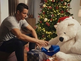 Криштиану Роналду преобразился в Кевина из «Один дома» в рождественской рекламе колонок (ВИДЕО)