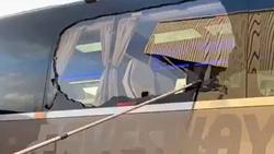 Автобус «Реала» перед матчем с «Ливерпулем» забросали камнями и разбили в нем стекло (ВИДЕО)
