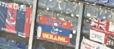 Болельщики «Кристал Пэлас» во время матча с «Шахтёром» вывесили флаг с надписью «Слава Украине» (ФОТО)
