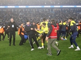 Trabzonspor fans fought with Fenerbahçe players on the pitch (PHOTO, VIDEO)