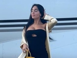 Ronaldos Frau postete ein spektakuläres FOTO in einem eleganten Kleid auf dem Hintergrund des Flugzeugs