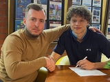 Der U-19-Mittelfeldspieler von Dynamo hat einen Vertrag mit einer Agenturfirma unterschrieben