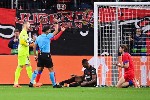 Забарний отримав пряму червону картку в Лізі чемпіонів (ФОТО, ВІДЕО)