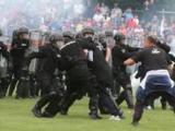 Сербская полиция арестовала 14 футбольных фанатов за участие в беспорядках
