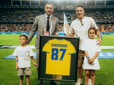 Konoplyanka verabschiedete sich von der ukrainischen Nationalmannschaft und erhielt ein Geschenk von Shevchenko (FOTOS)