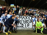 Футболісти «Динамо» після матчу з «Ренном» сфотографувалися з банером, який присвячено загиблому фанату (ФОТО)