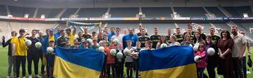 Cборная Украины провела тренировку в Мёнхенгладбахе и встретилась с украинскими детьми (ФОТО)