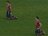 Игроки испанской команды провели минутную забастовку на поле (ВИДЕО)