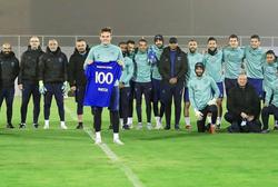 Максим Коваль провёл 100-й матч за «Аль-Фатех». Ему вручили особую футболку (ФОТО)