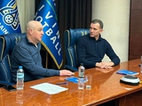 Andrij Szewczenko rozmawia z reprezentacją Ukrainy U-17, która dotarła do Euro 2024 