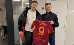 «Сосредоточен на восстановлении и возвращении более сильным», — Артем Довбик перенес операцию (ФОТО)