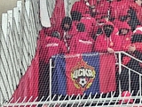 Kibice Widzewa wywiesili flagę CSKA Moskwa na trybunach podczas meczu o mistrzostwo Polski (FOTO)