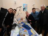 Динамовцы посетили раненых в военном госпитале