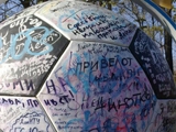 В Донецке изуродовали памятник Евро-2012