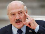 Александр Лукашенко: «Жены футболистов в «айфонах» сидят и против государства воюют. Работать надо всем! На «Белкалий» их!»