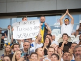 Ukraińscy kibice na meczu Dynamo - Fenerbahce w Łodzi dziękowali Turcji za Bayratkar (FOTO)
