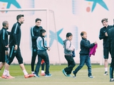 Трое детей проникли на тренировку Барселоны