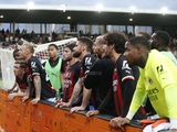 Fans des AC Mailand zeigen sich nach der Niederlage gegen Spezia unzufrieden mit den Spielern