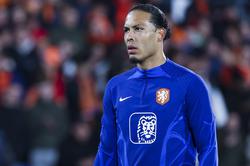 Ван Бастен: «Ван Дейк создает хаос на поле для сборной Нидерландов»