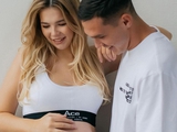 Tymchik starred in a candid photo shoot with his wife, who is in the final stages of pregnancy (PHOTO)