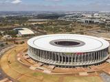 На стадионе в Бразилиа, готовом к ЧМ-2014, начала протекать крыша