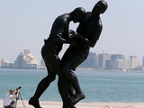 В Катаре установили статую, посвященную стычке Зидана и Матерацци