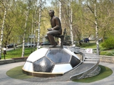 Официально. Памятник Лобановскому перенесут на центральную улицу Киева