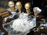 Аргентинская полиция пресекла попытку доставки на ЧМ-2018 наркотиков, спрятанных в сувенирных кубках мира (ФОТО)