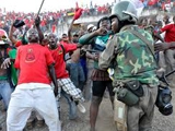 Семь человек погибли в давке на футбольном матче в Кении
