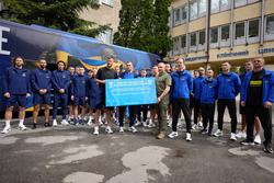 Збірна України відвідала поранених військовослужбовців