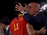 ФІФА хоче на 15 років відсторонити президента Федерації футболу Іспанії за поцілунок футболістки в губи